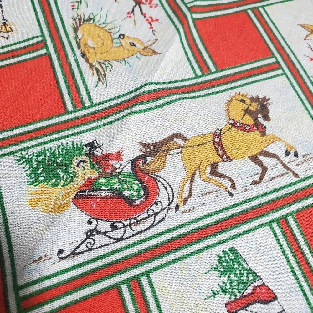 Christmas‎ Village Caroling Cloth Napkins Set Of 8 MCM Vintage Kitschy Fabric
